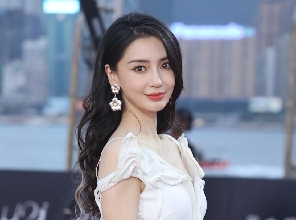 Angelababy về quê tìm đường sống