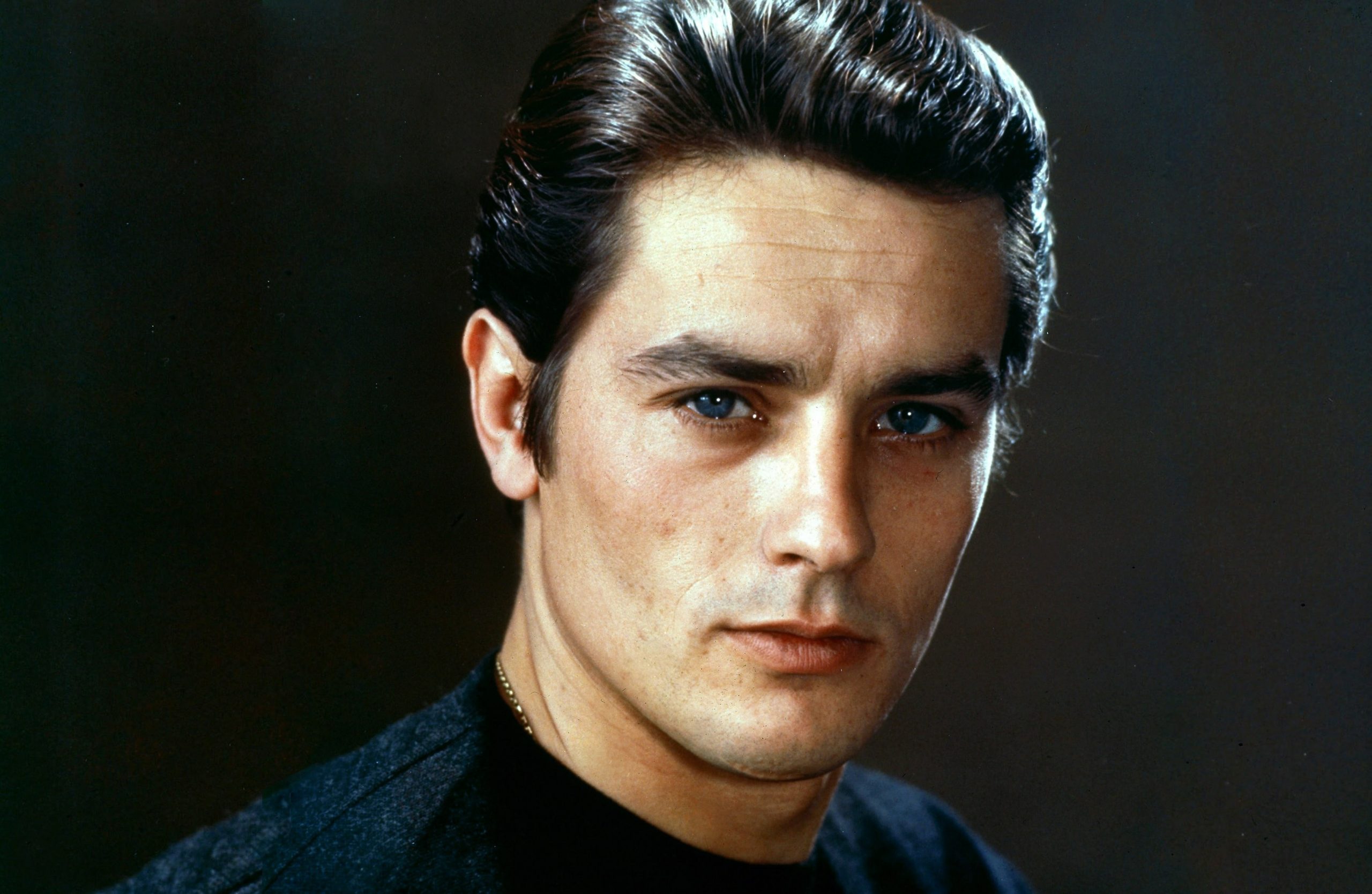 Huyền thoại màn ảnh Pháp Alain Delon qua đời