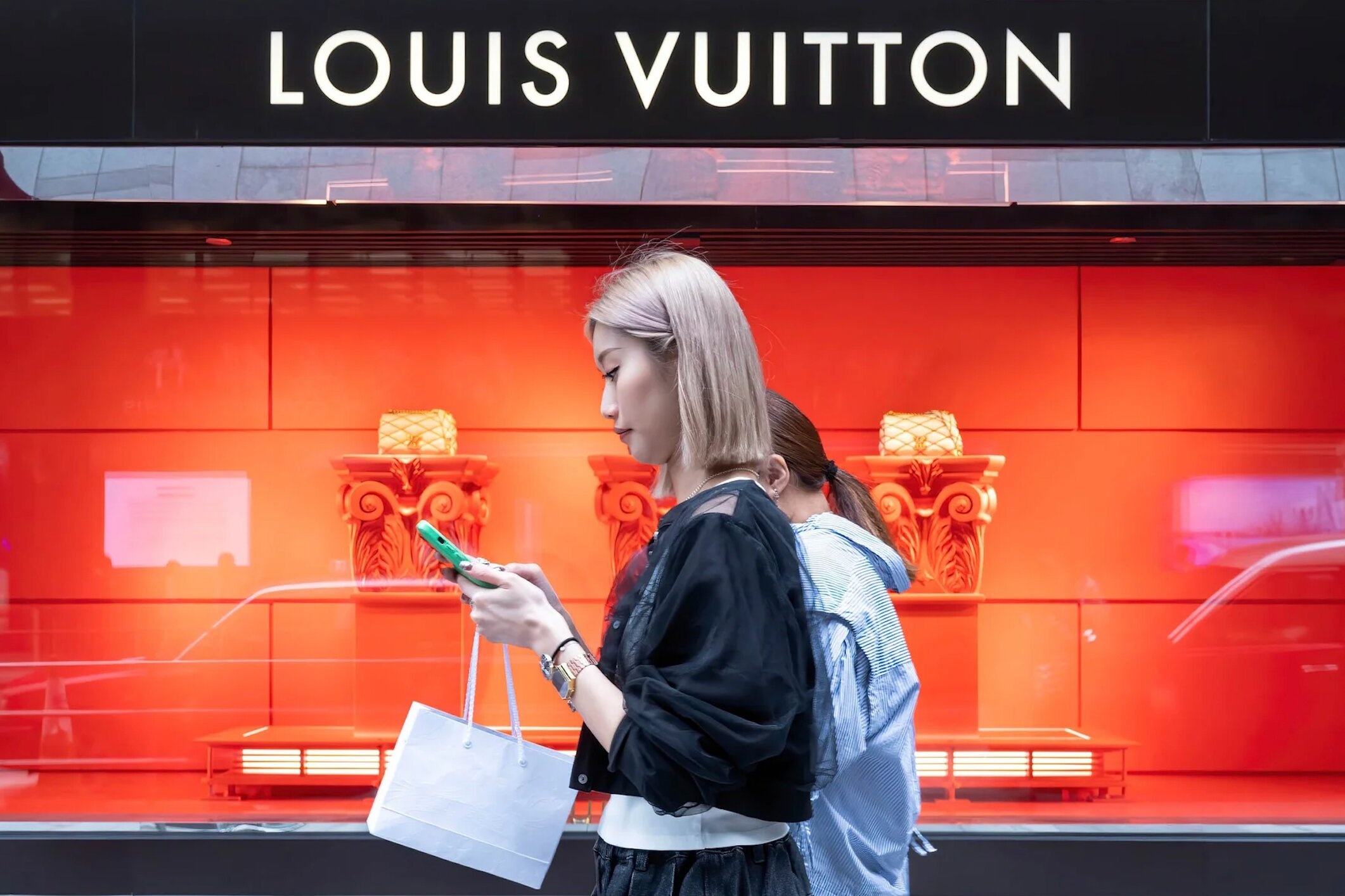 Nhân viên Louis Vuitton ở Trung Quốc bị đánh ghen