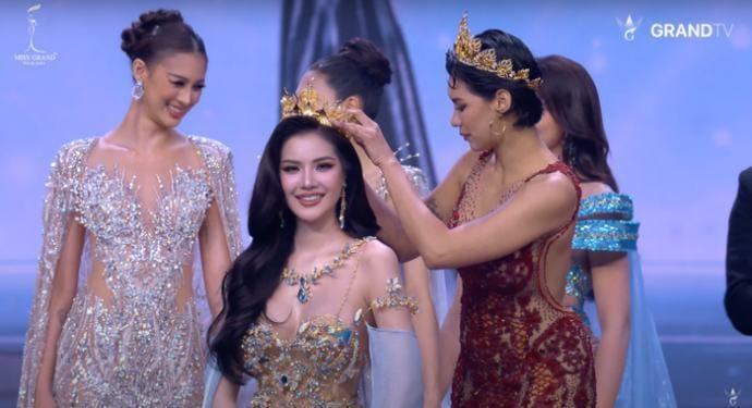 Đại diện Lamphun đoạt ngôi vị Á hậu 3.