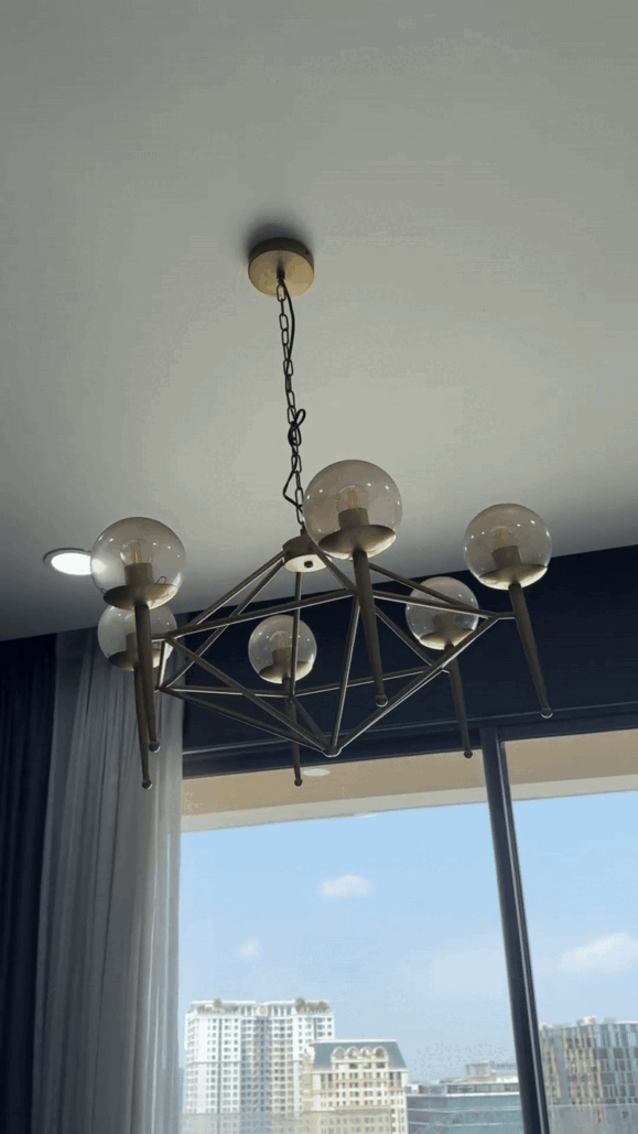 Khung cảnh chao đảo trong nhà Dương Hoàng Yến