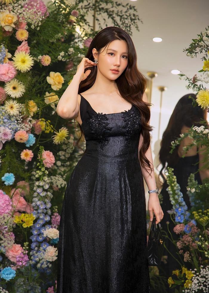 Diễm My 9X quan điểm rằng phụ nữ đẹp nhất, tự tin nhất là khi có được niềm hạnh phúc.