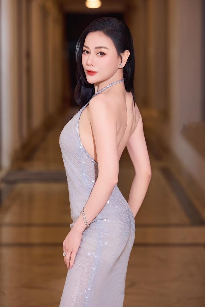 Không chỉ xinh đẹp và tài năng, Phương Oanh còn khiến dân tình trầm trồ bởi khả năng nấu ăn chuyên nghiệp. (Ảnh: FBNV)