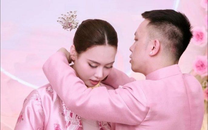 Á hậu Tâm Như đính hôn với doanh nhân Đức Ân: Lễ nghi tràn ngập sắc hồng và trang sức ‘khủng’