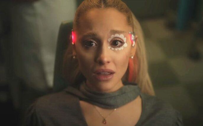 Ariana Grande và cha tái hiện khoảnh khắc xúc động trong phim mới