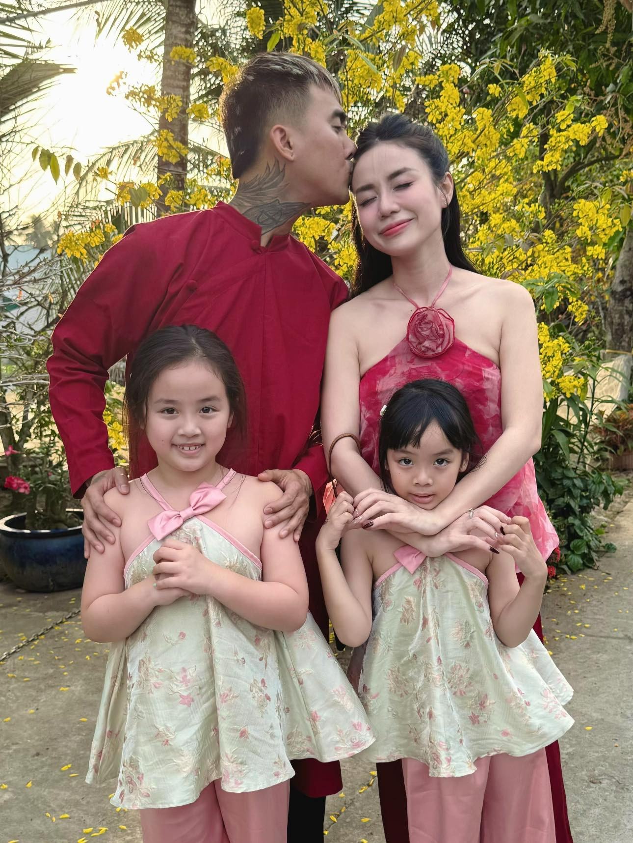 Thời gian qua, Đạt G ghi điểm vì luôn dành sự yêu thương, quan tâm với 2 con riêng của Cindy Lư
