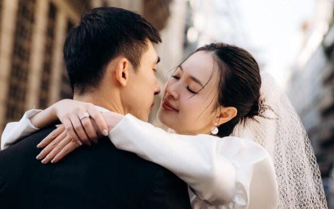 Midu và chồng thiếu gia ‘đốt mắt’ fan với khoảnh khắc ngọt ngào