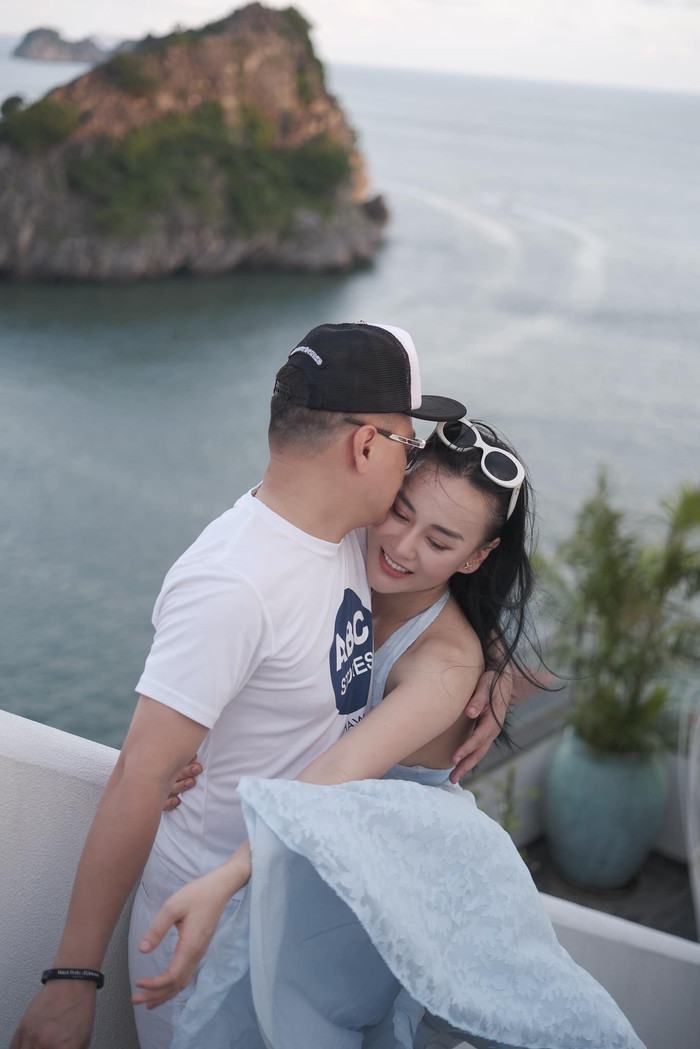 Sau gần 2 năm kết hôn, Phương Oanh có cuộc sống hạnh phúc, sang chảnh bên Shark Bình và hai con. (Ảnh: FBNV)