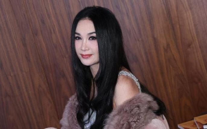 Ôn Bích Hà U60: Nhan sắc mặn mà và hành trình 20 năm lưu giữ kỷ niệm