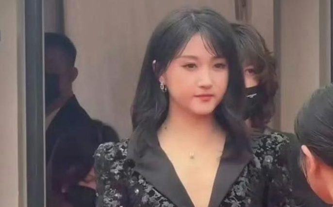 Quan Hiểu Đồng im lặng giữa tin đồn chia tay Lộc Hàm: Dấu hiệu bất ổn?