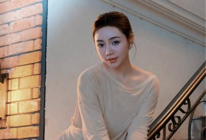 Quỳnh Kool ‘đốt mắt’ fan với áo mỏng tang khoe xương quai xanh gợi cảm