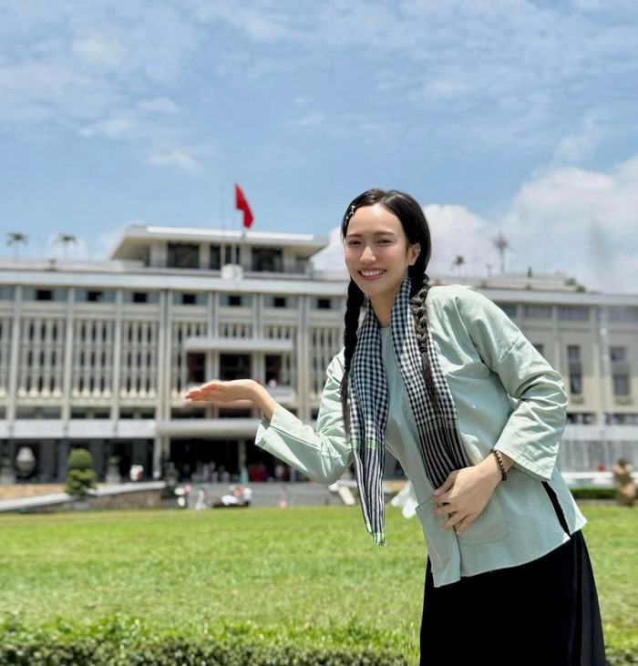 Diệu Nhi cũng kêu gọi mọi người giữ vệ sinh môi trường sau khi xem tổng duyệt diễu binh, diễu hành. (Ảnh FBNV)