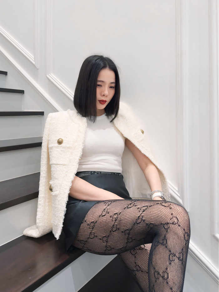 Lệ Quyên không ngần ngại 'thử sức' với nhiều kiểu phong cách thời trang khác nhau. Ảnh: FBNV