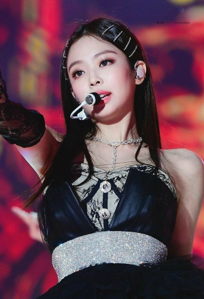 Jennie gần như không có thời gian nghỉ ngơi trong thời gian ra mắt công chúng với tư cách là ca sĩ solo từ năm 2018. Ảnh: Sưu tầm