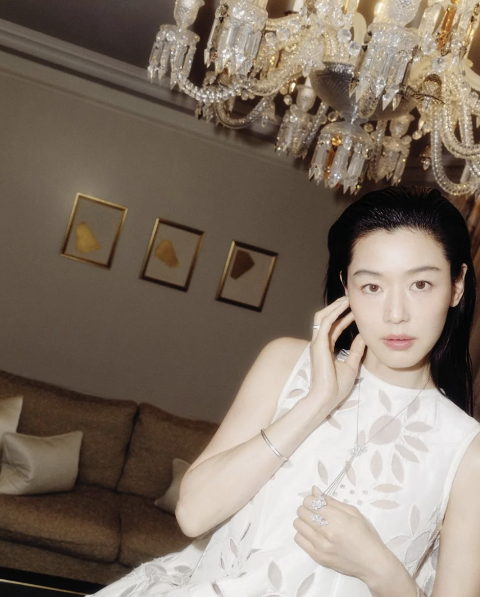 Jun Ji Hyun được coi như biểu tượng thời trang tại Hàn Quốc - 4