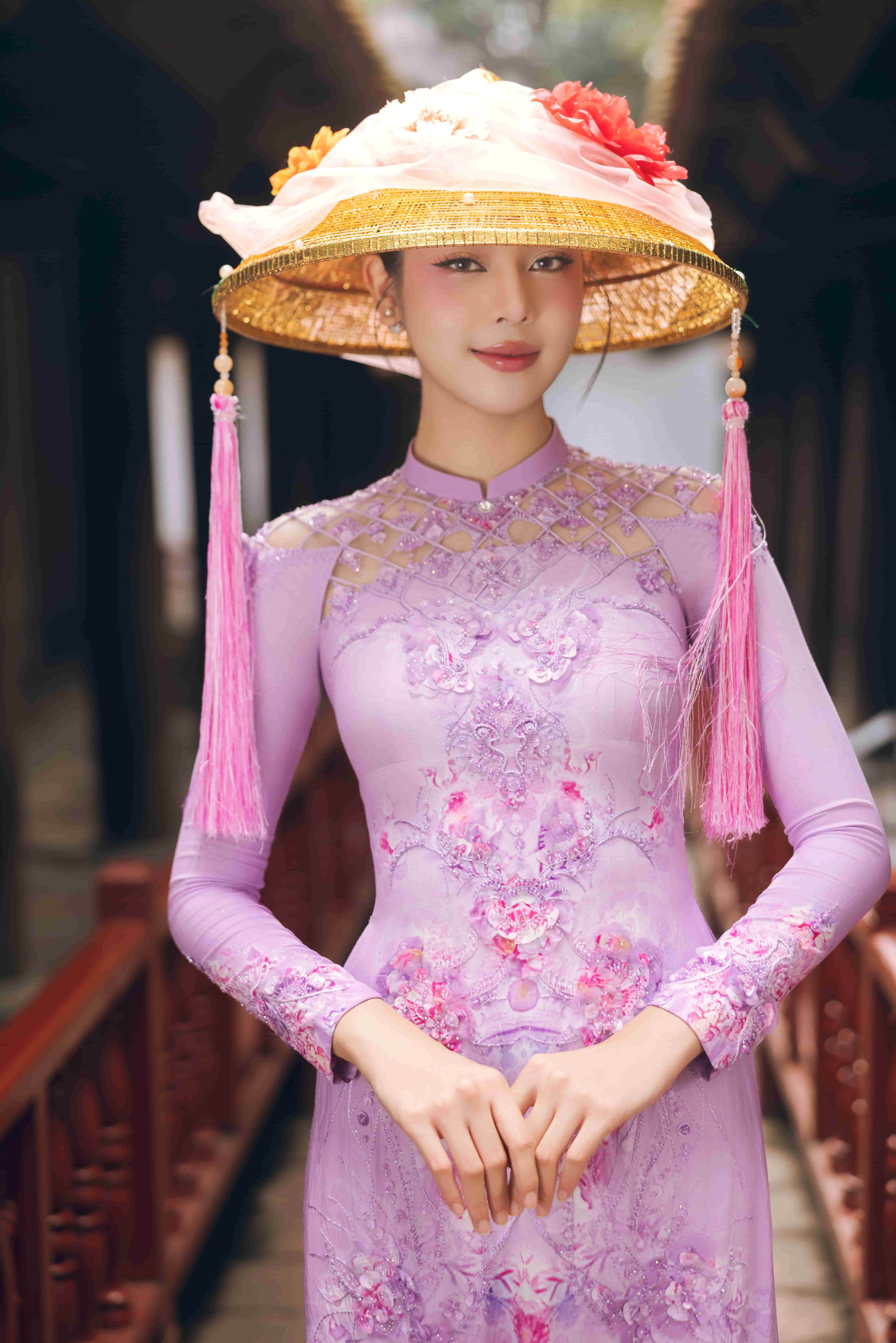 Hoa hậu Thanh Thủy khoe dáng tại loạt địa danh biểu tượng ở Hà Nội - 6
