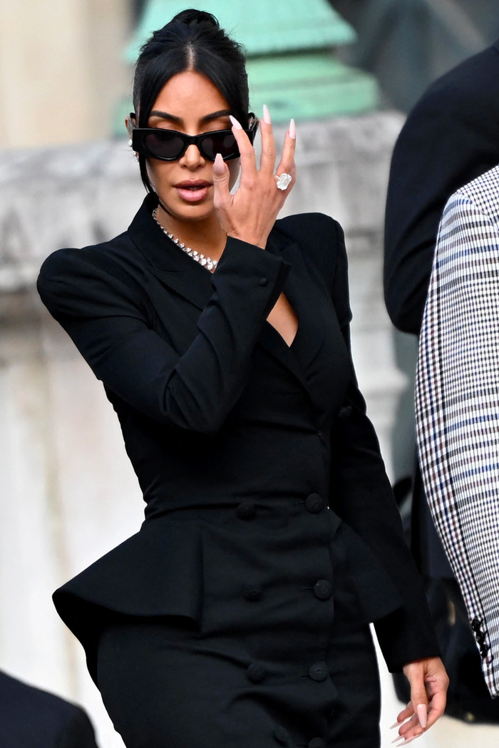 Phiên tòa xét xử vụ Kim Kardashian bị cướp trang sức kim cương 260 tỷ đồng tại Paris vào năm 2016 diễn ra kín, không công khai. (Ảnh: Daily Mail)