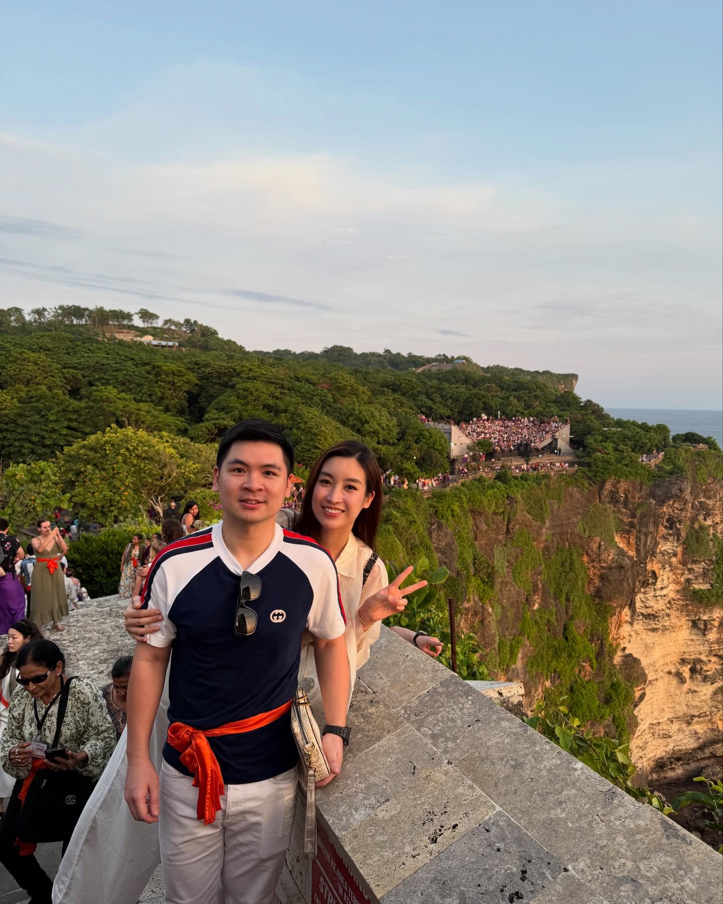 Chủ tịch Hà Nội FC tung ảnh chưa chỉnh sửa cùng Đỗ Mỹ Linh lên mạng,