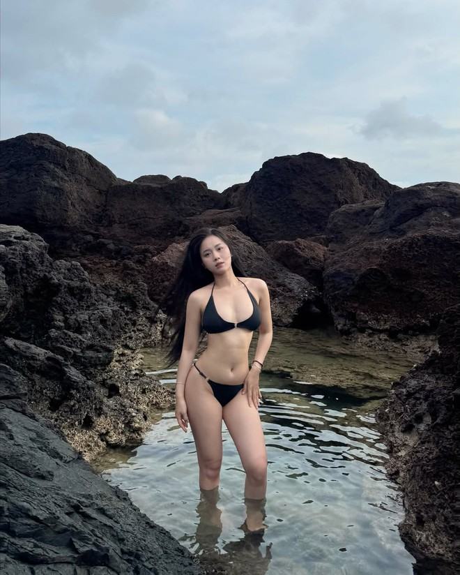 Hoa Mỹ diện bikini khoe dáng nuột nà