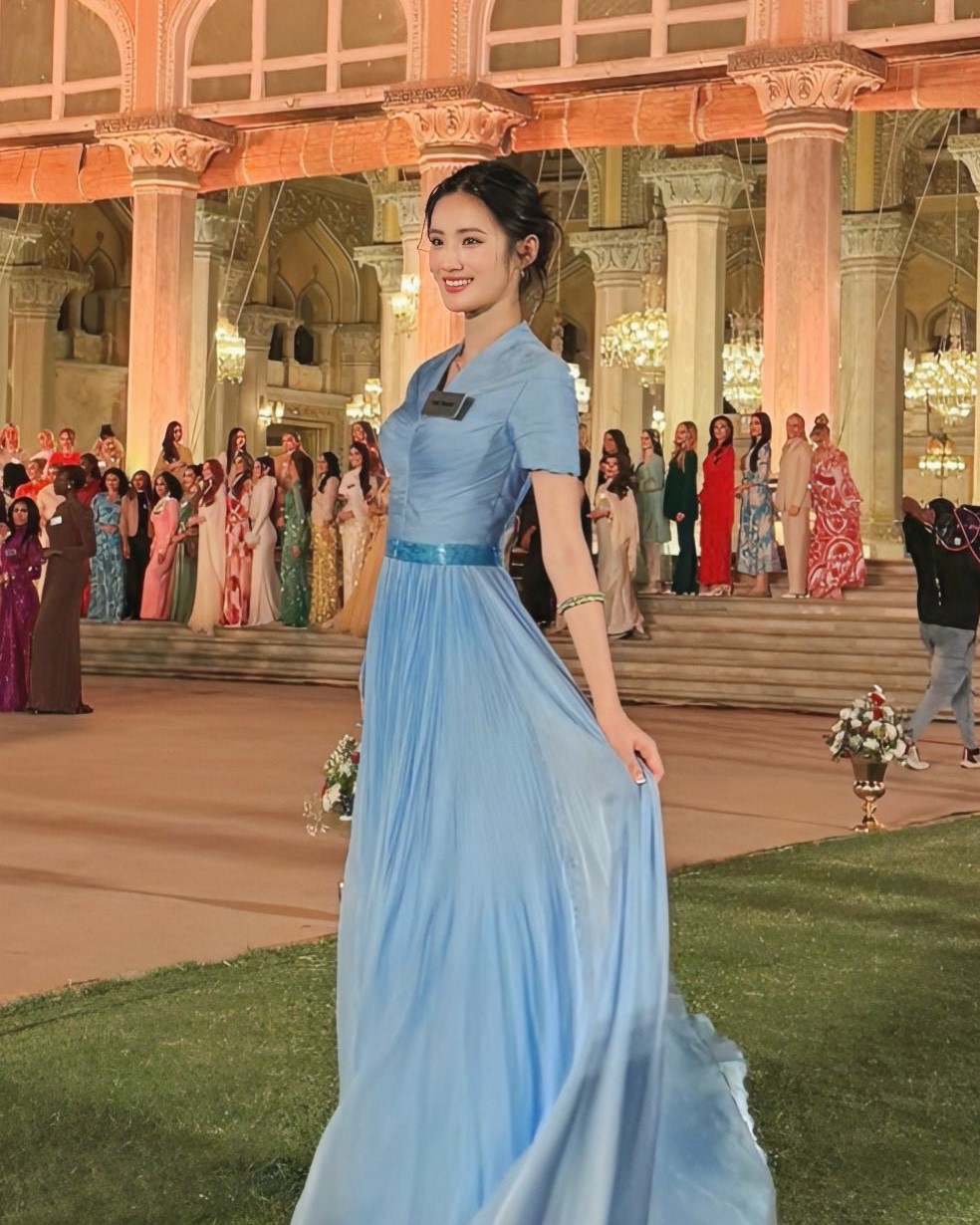 Ý Nhi lột xác nhờ liên tục