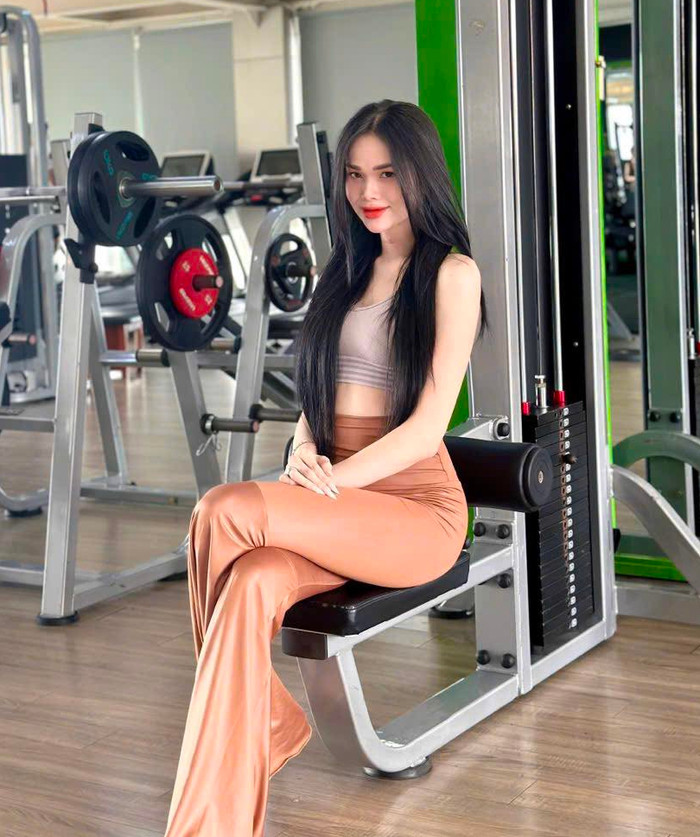 Hà Tâm Như cao 1m80, là huấn luyện viên thể thao. (Ảnh tổng hợp)