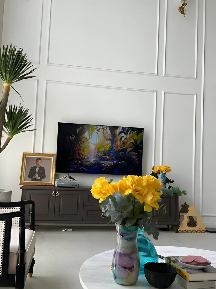 Không gian căn hộ của nam ca sĩ.