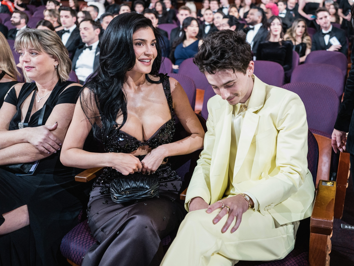 Theo đánh giá của chuyên gia, Timothée Chalamet là người ít chủ động hơn so với Kylie Jenner và những người như vậy sẽ có xu hướng kết thúc mối quan hệ trước.