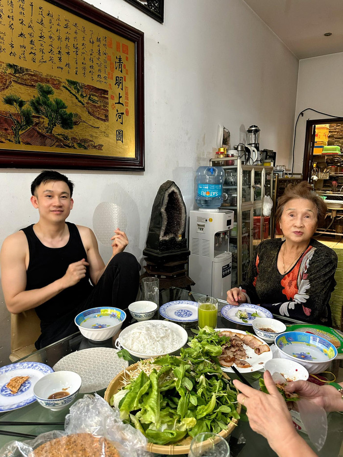 Khoảnh khắc Dương Triệu Vũ bên mẹ.