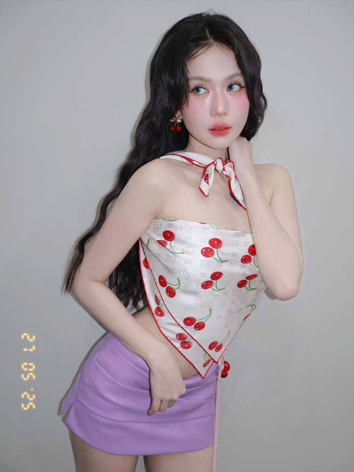 Bộ ảnh mới theo đuổi phong cách gợi cảm của Ngọc Trinh 'gây sốt' với người hâm mộ. (Ảnh: FBNV)