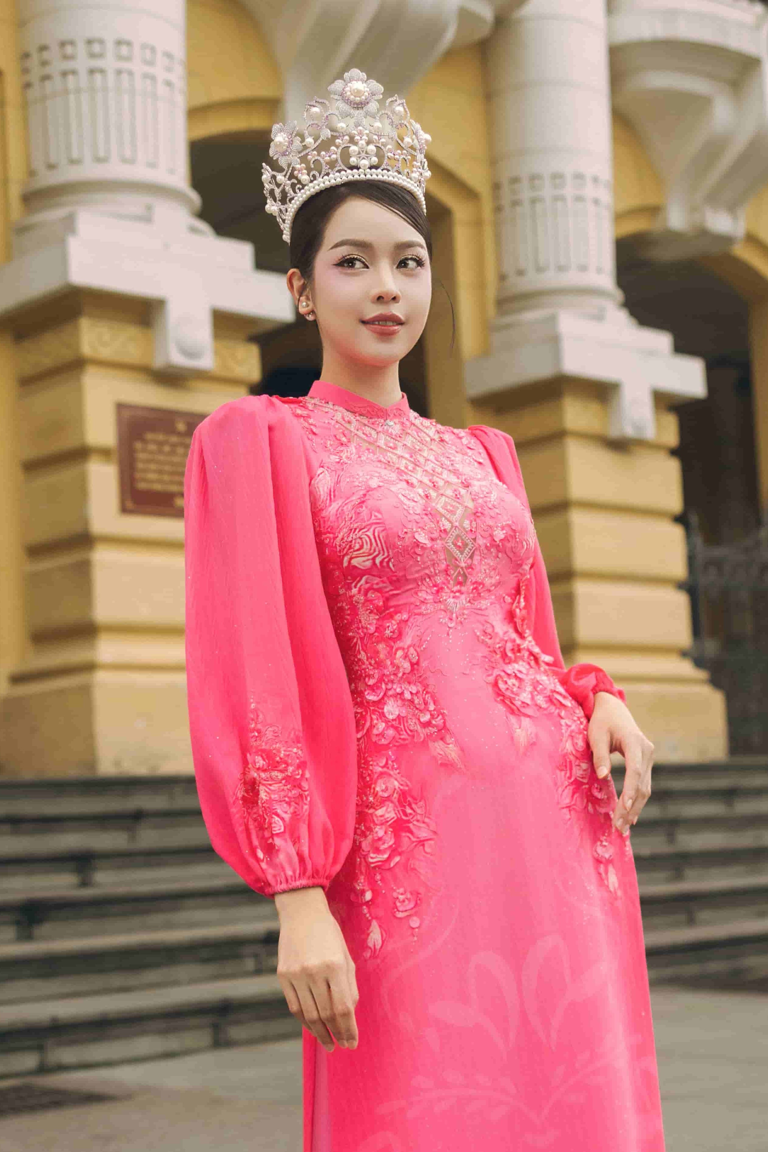 Hoa hậu Thanh Thủy khoe dáng tại loạt địa danh biểu tượng ở Hà Nội - 5