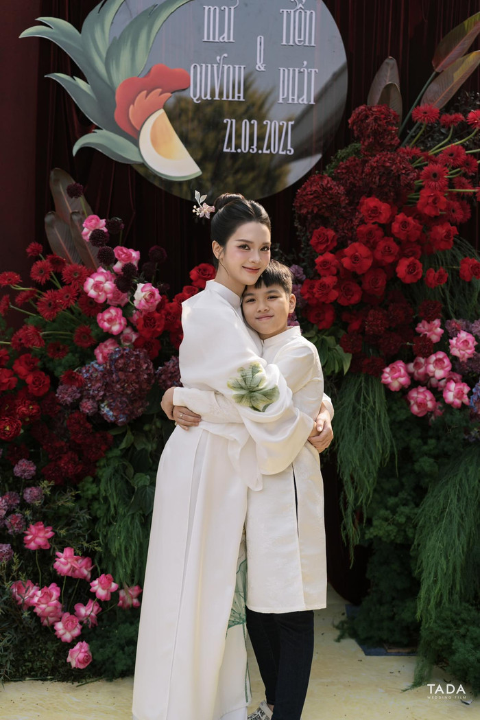 Hình ảnh diễn viên Quỳnh Lương bên cạnh con trai trong lễ ăn hỏi diễn ra vào tháng 3 năm nay. Ảnh: FBNV
