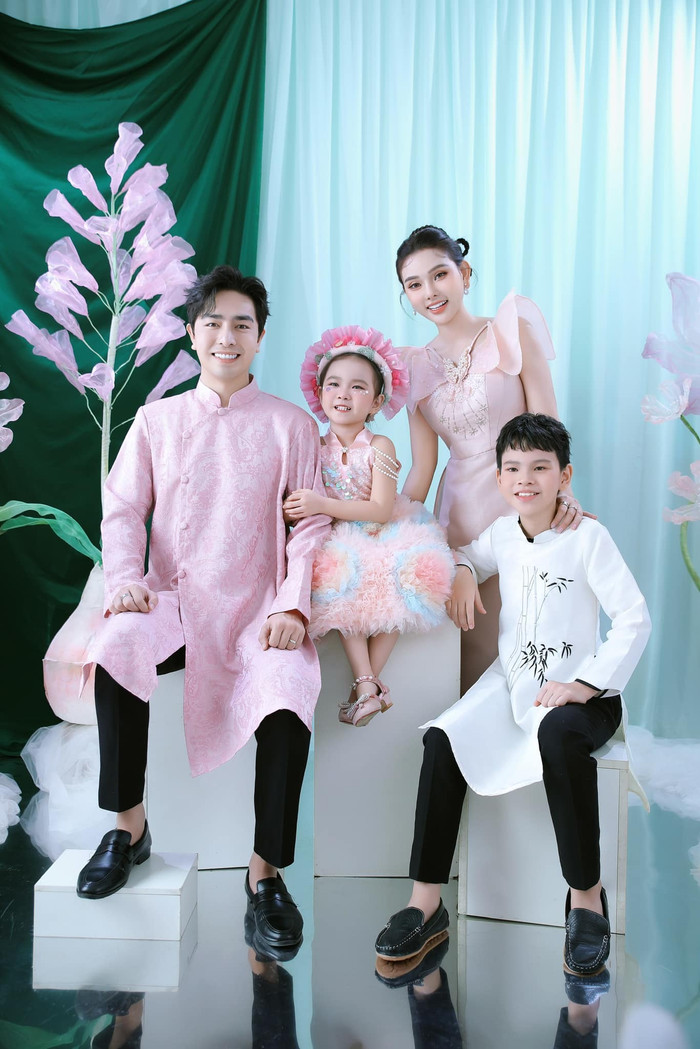 Tổ ấm hạnh phúc của ca sĩ Thu Thủy và ông xã Kin Nguyễn bên cạnh 2 con sau 6 năm kết hôn. (Ảnh: FBNV)