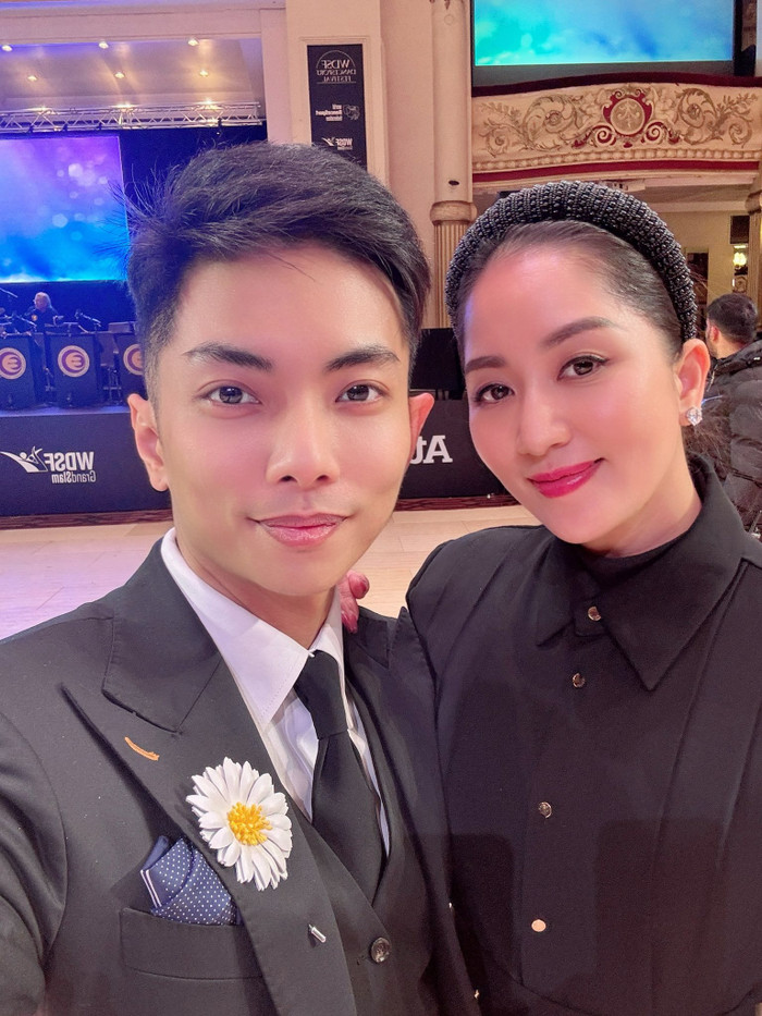 Khánh Thi luôn được Phan Hiển 'tháp tùng' mỗi khi tham gia các lịch trình công việc ở trong và ngoài nước.