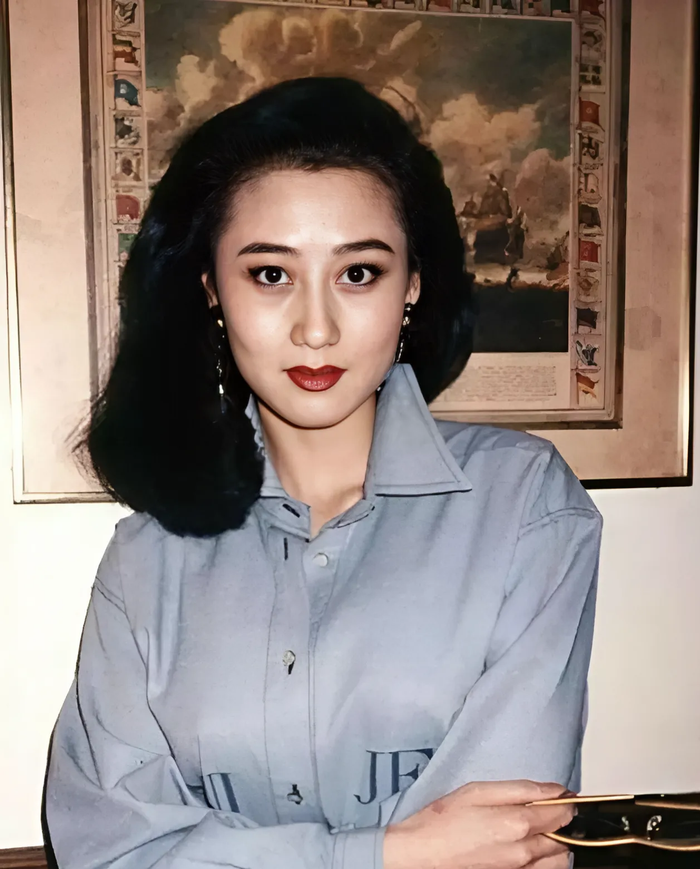 Năm 1992, Lợi Trí chính thức giải nghệ và sang Mỹ định cư.