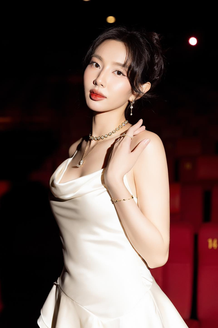 Hoa hậu Thùy Tiên vướng ồn ào kẹo rau củ Kera và ở ẩn từ đầu tháng 4 đến nay.