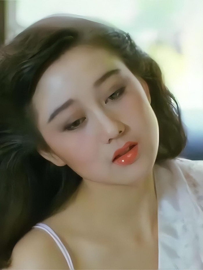 Nữ diễn viên từng lọt vào 'mắt xanh' của nhiều đại gia, điển hình là Hà Hồng Sâm - ông chủ sòng bạc.