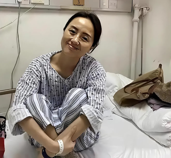 Hình ảnh nữ diễn viên trên giường bệnh khiến nhiều người xót xa. (Ảnh 163)
