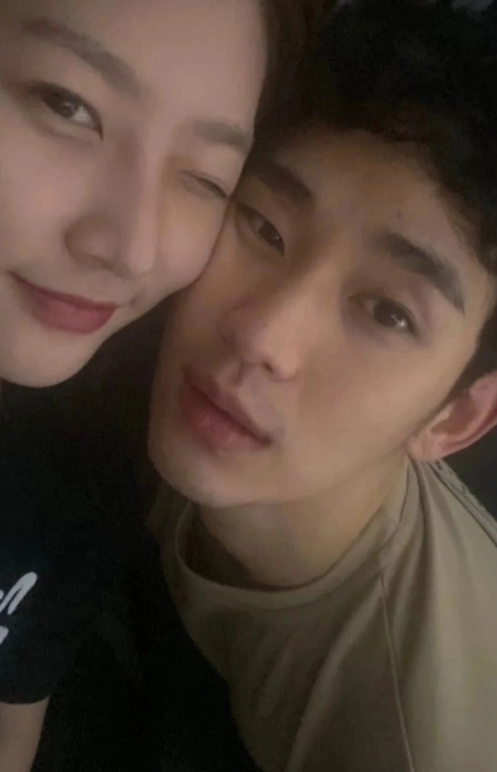 Kim Soo Hyun phủ nhận việc hẹn hò với Kim Sae Ron khi cô ở độ tuổi vị thành niên. Ảnh: Sưu tầm