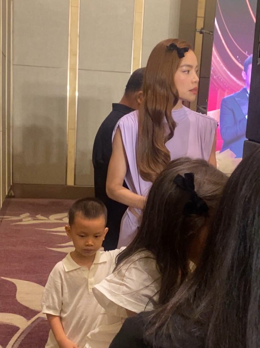 Hồ Ngọc Hà và 2 con