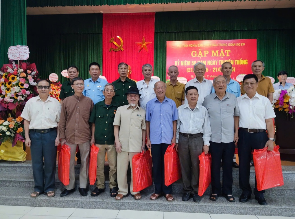 Các cựu chiến binh tại buổi kỷ niệm 50 năm Ngày thành lập Trung đoàn Không quân 937