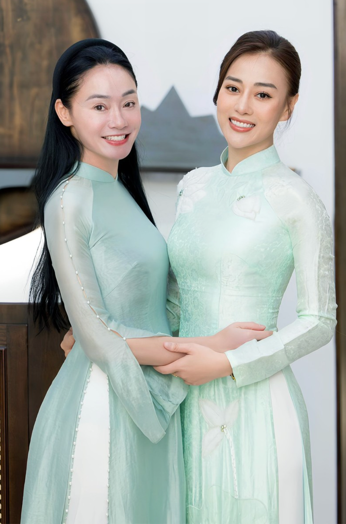 Phương Oanh và Quách Thu Phương duy trì mối quan hệ thân thiết suốt nhiều năm. (Ảnh: FBNV)