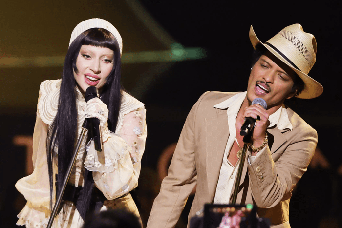 'Die With A Smile' của Lady Gaga và Bruno Mars cán mốc tỷ view trên YouTube Ảnh 5