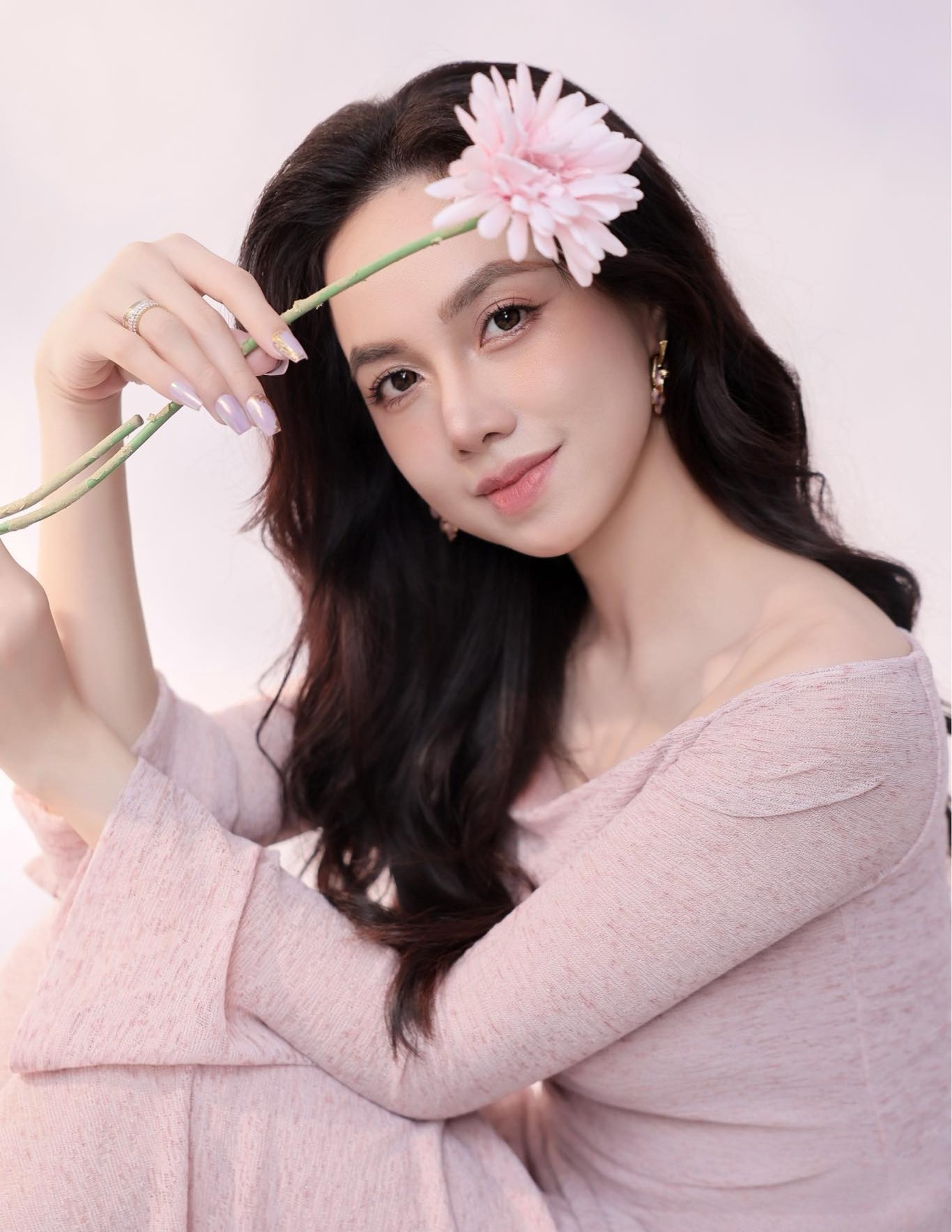 Đinh Ngọc Diệp: Từng là Hoa khôi Tây Đô, giờ viên mãn bên đạo diễn trăm tỷ - 1