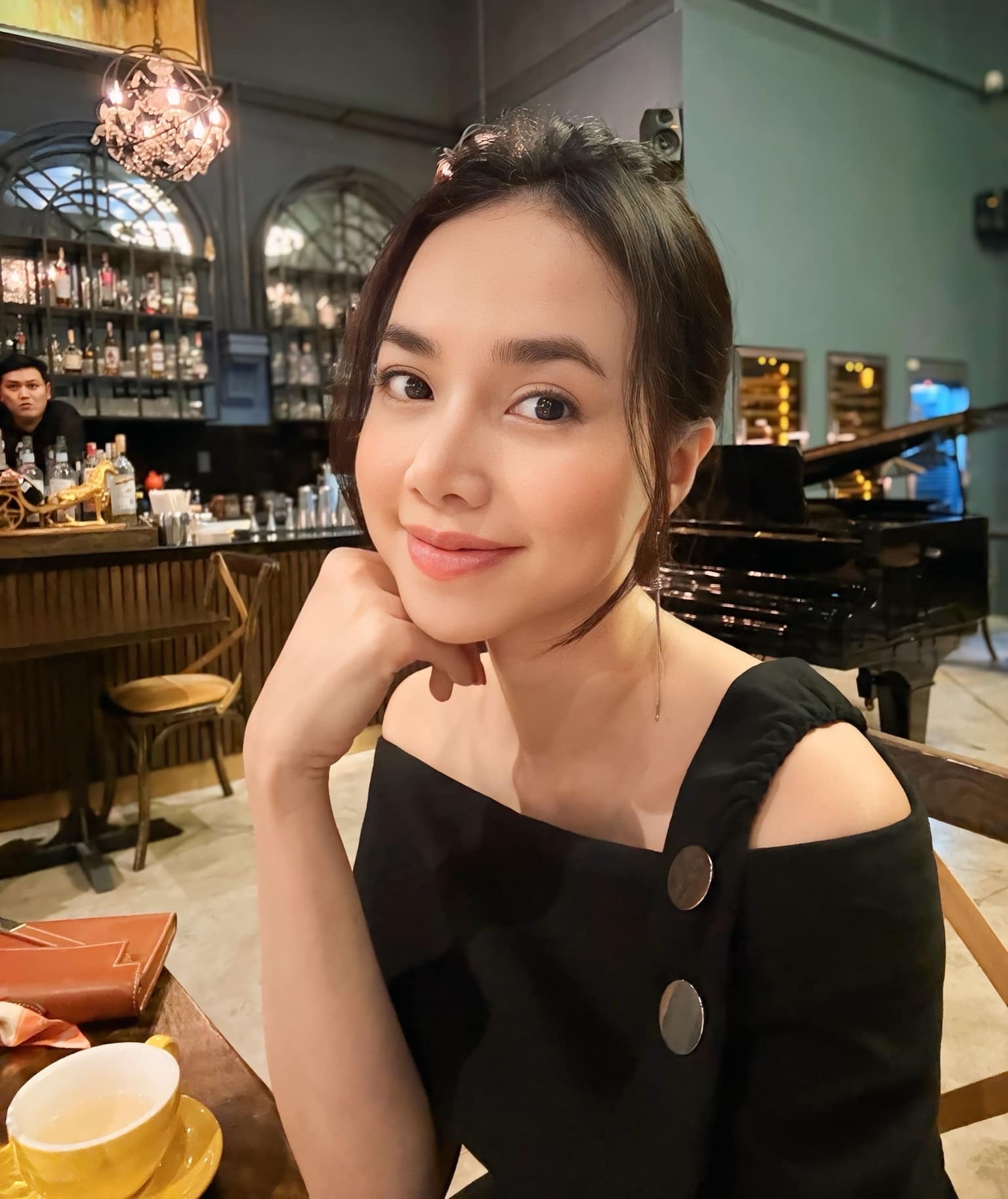 Đinh Ngọc Diệp: Từng là Hoa khôi Tây Đô, giờ viên mãn bên đạo diễn trăm tỷ - 3