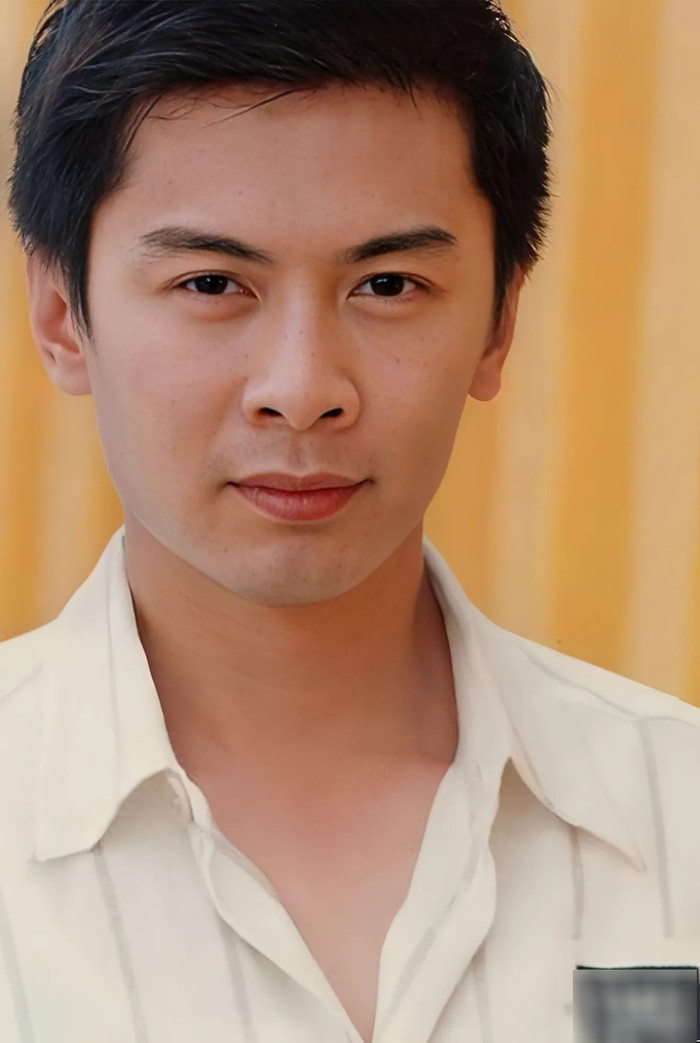 Nam diễn viên từng gia nhập TVB, đóng Tiếu ngạo giang hồ (1996).