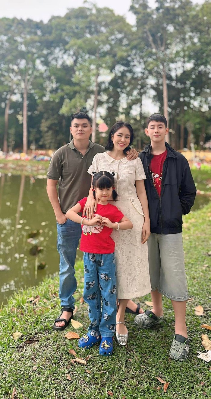 Lê Phương khoe tin vui, nhiều người chúc mừng.