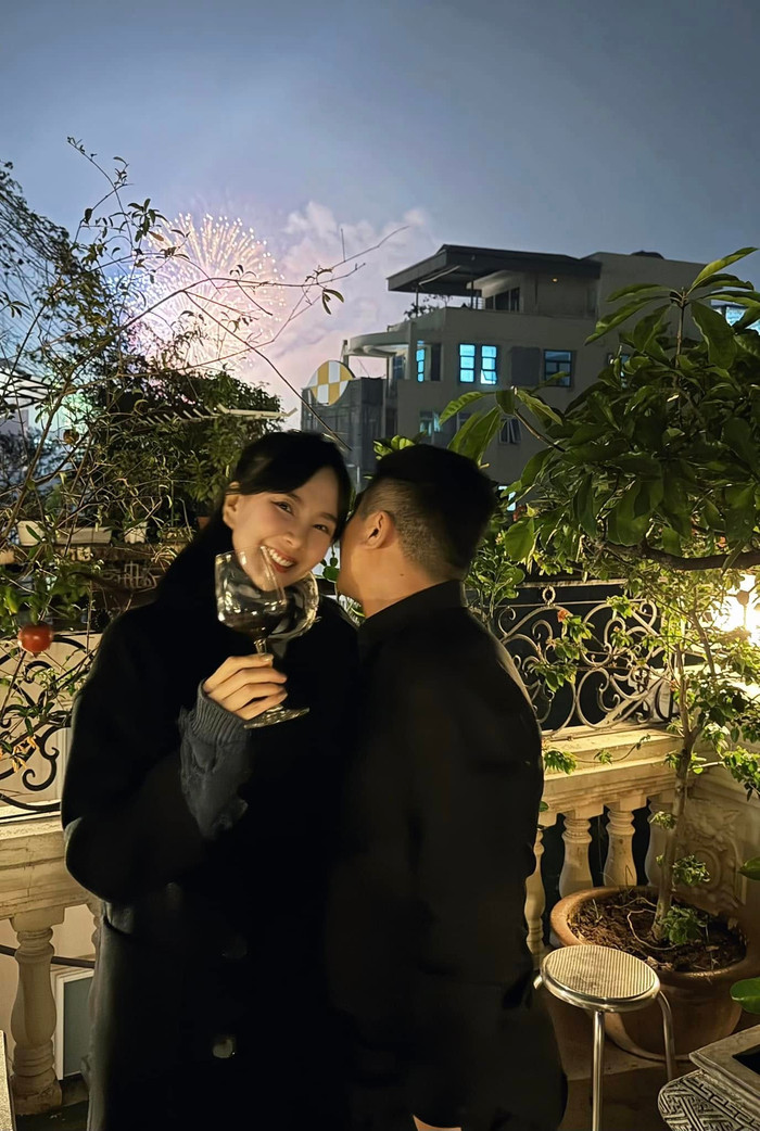 Sau gần nửa năm kết hôn, Mai Ngọc đang tận hưởng cuộc sống hạnh phúc bên chồng thiếu gia và con trai Panda.