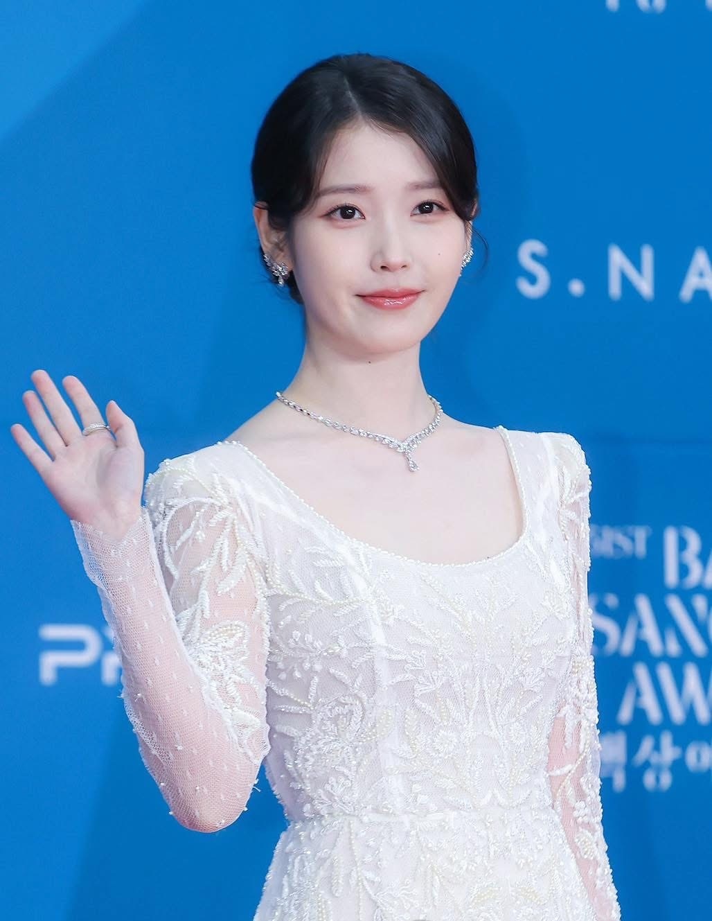 IU trên thảm đỏ Baeksang