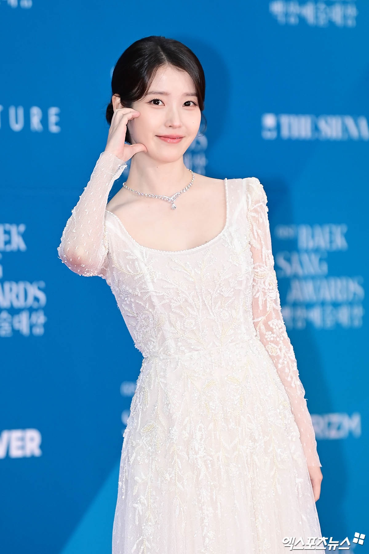 Song Hye Kyo khoe nhan sắc không tuổi, đọ dáng cùng Suzy trên thảm đỏ - 5