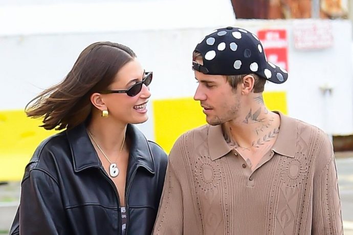 Hailey Bieber luôn cố gắng đồng hành, ủng hộ chồng suốt giai đoạn khó khăn (Ảnh: Getty Images).